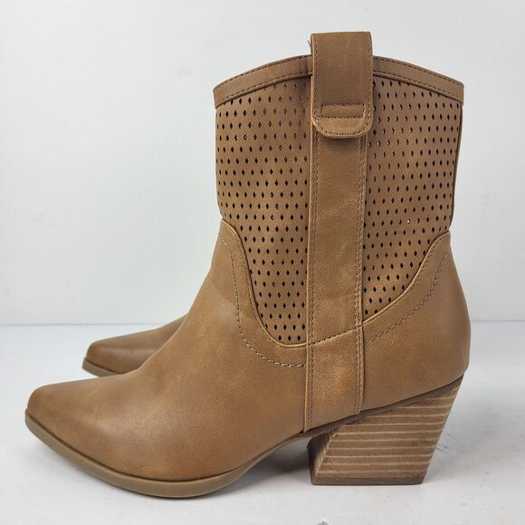 DV Dolce Vita Kirby Pull-On Perforated Western Ankle Bootie Tan 8.5 - Picture 2 of 14